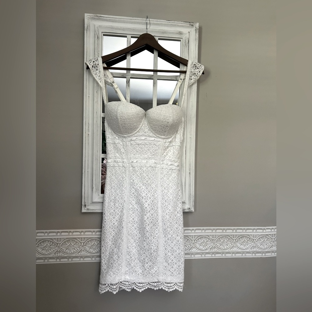 GUESS by Marciano WHITE Dress/Bandage bustier/detailed impeccably/zipper/size 2